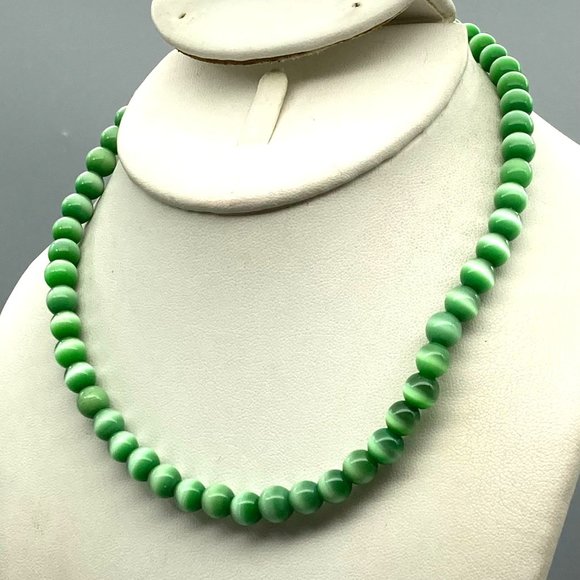 Vintage Green Tigers Eye Choker, Polished Sphere Beaded Necklace with Fantastic - Picture 3 of 4